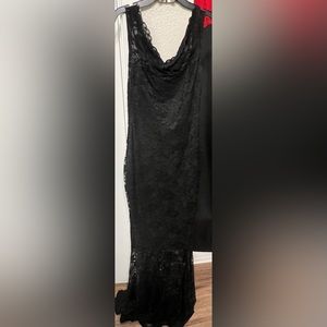 Black lace gown, size 8 only worn once.